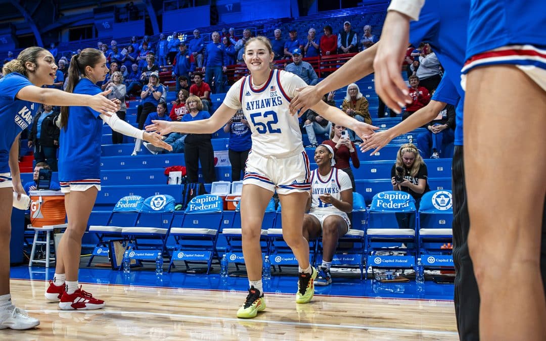 KU WBB: Unbeatens Clash Wednesday at Allen Fieldhouse as Kansas Hosts Minnesota